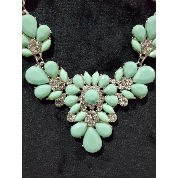 Fancy Floral Tear Drop Shape Turquoise Beaded Necklace - Picture 2 of 7